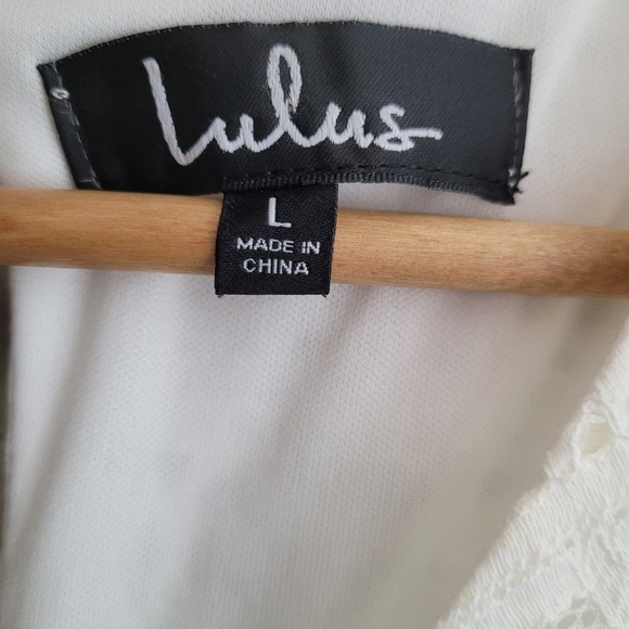 Elegant White Lace Sleeveless Dress - Picture 4 of 12